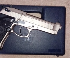 Beretta 92FS nickel co2 pistol   .177 pellet